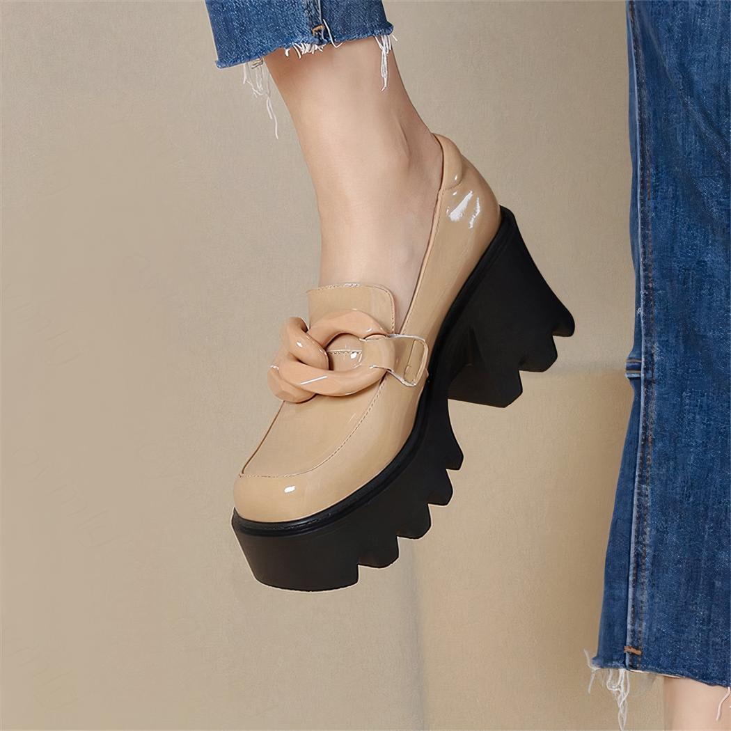 Mocassins vernis à semelle épaisse et grosse boucle