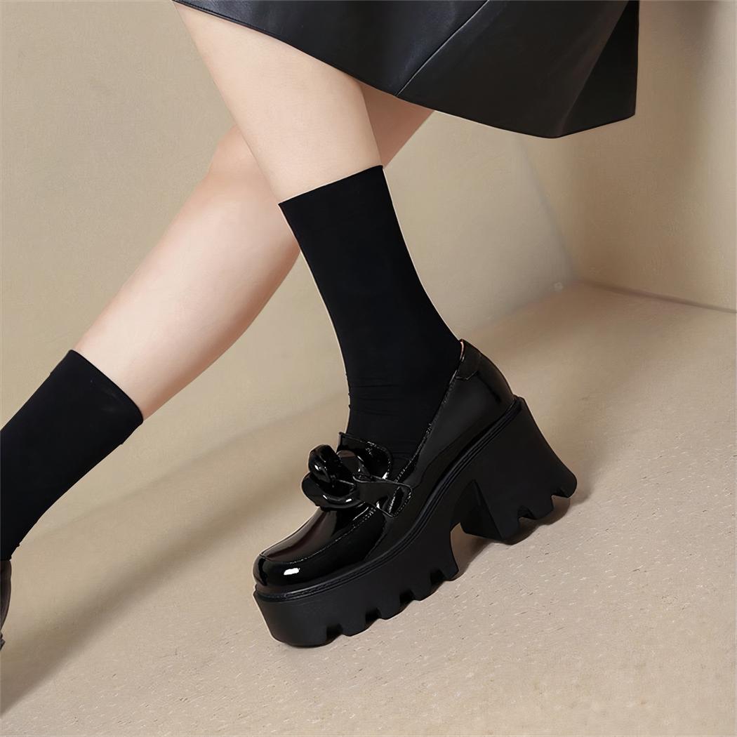 Mocassins vernis à semelle épaisse et grosse boucle