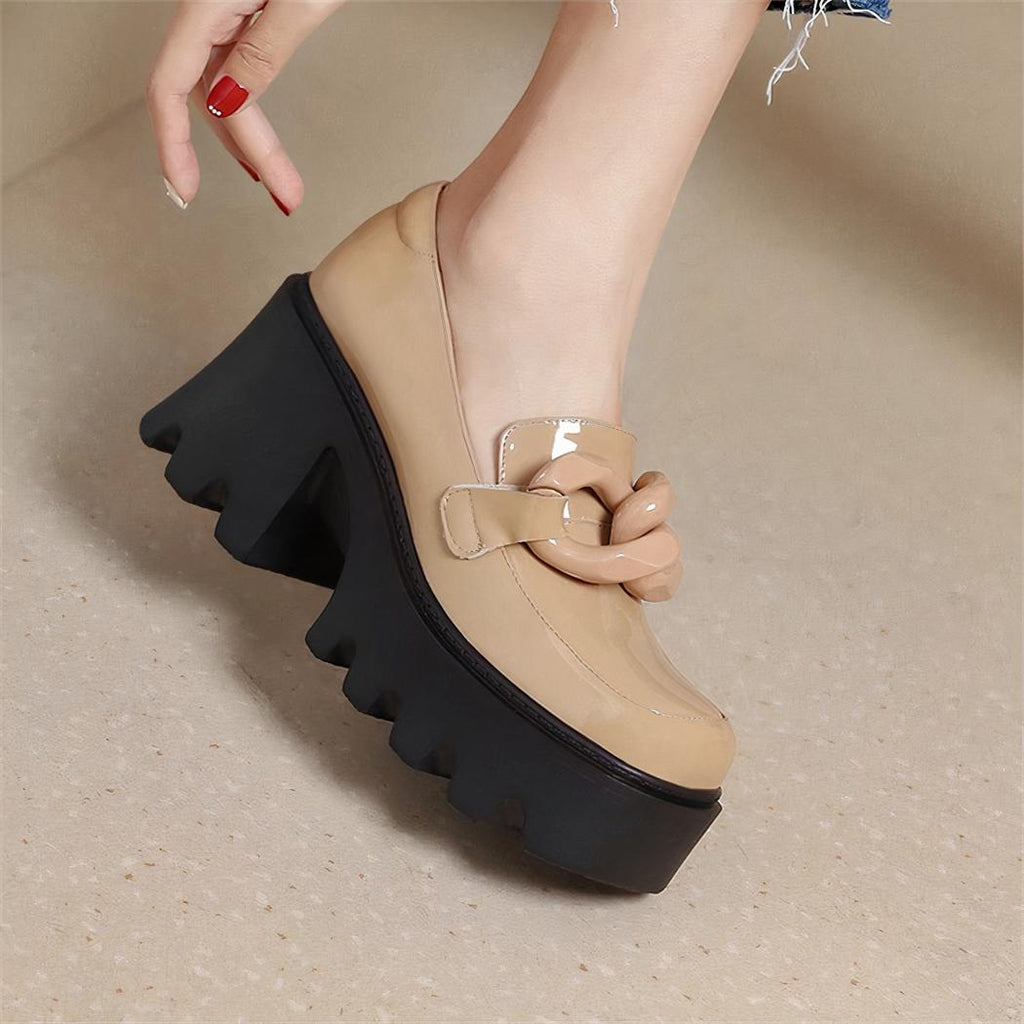 Mocassins vernis à semelle épaisse et grosse boucle