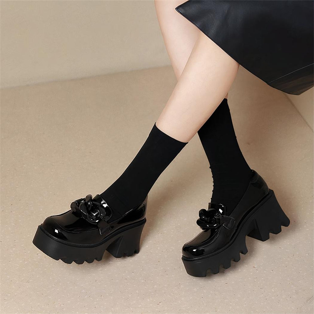 Mocassins vernis à semelle épaisse et grosse boucle
