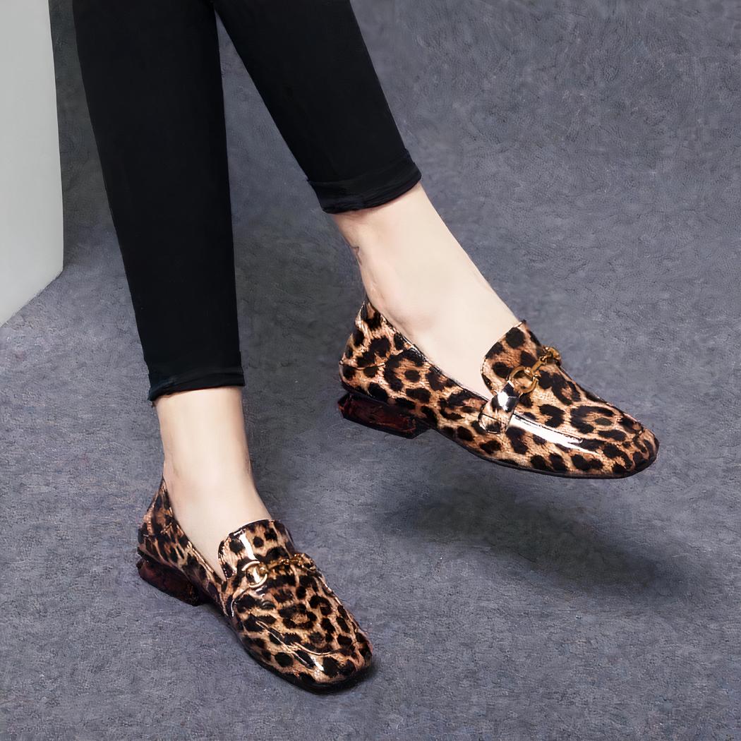 Mocassins vernis léopard à talons carrés pour femmes