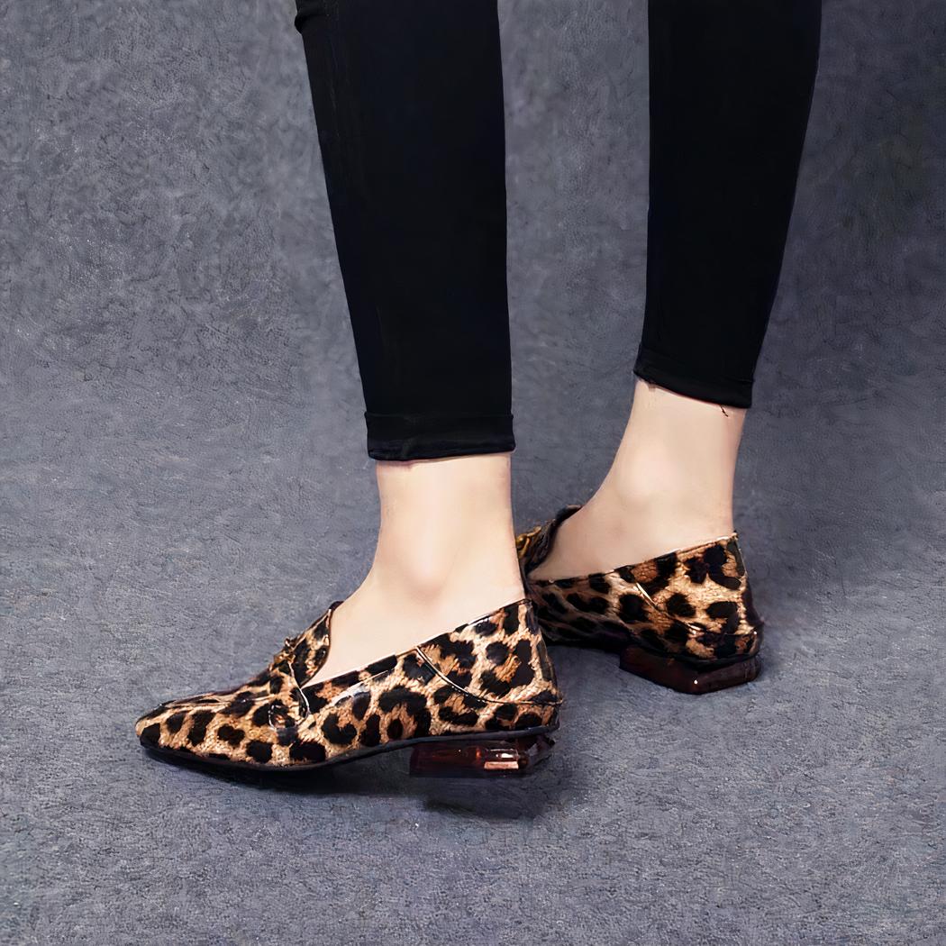 Mocassins vernis léopard à talons carrés pour femmes