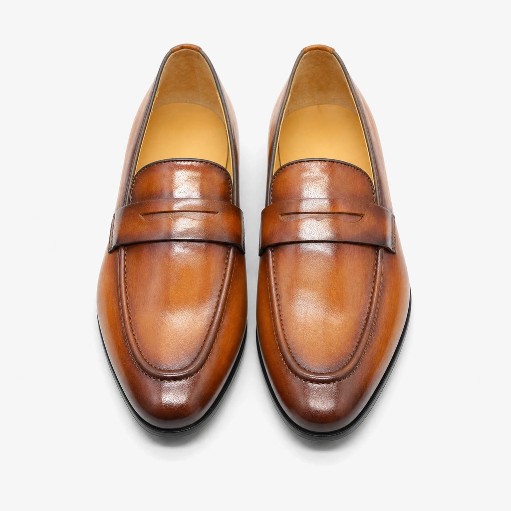 Penny Loafer Homme en Cuir Patiné à la Main - Fond neutre