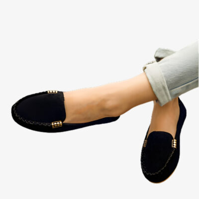 Mocassins en simili cuir velours pour femmes sur fond blanc