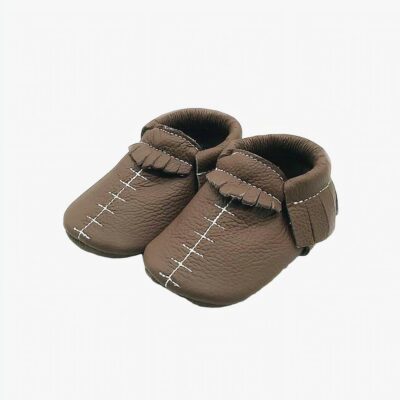 mocassin marron pour bébé en cuir avec couture blanche apparente