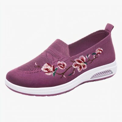 Photo d'un mocassin à plateforme violet sur fond blanc