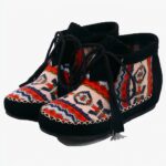 Mocassins indiens en daim noir et toile à motifs ethniques