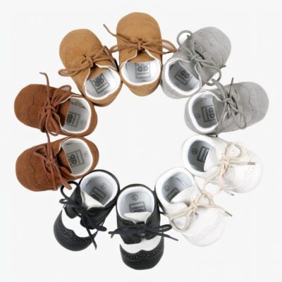 ensemble de mocassin en forme de rond de couleur marron noir blanc gris