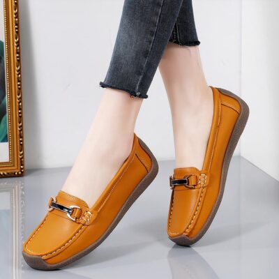 Mocassins en cuir rehaussés de détails dorés pour femmes