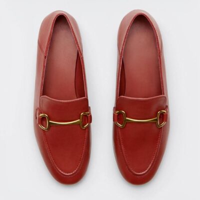 Mocassins fins avec boucle en métal doré en cuir véritable