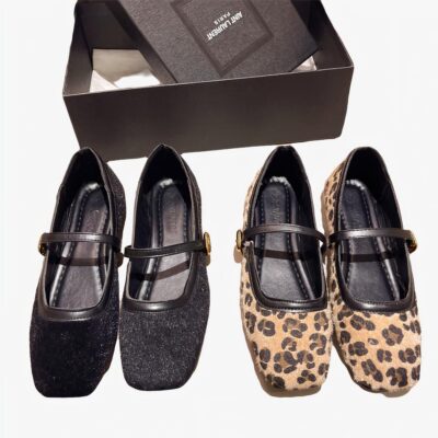 Mocassin style ballerine plate avec boucle sur le dessus