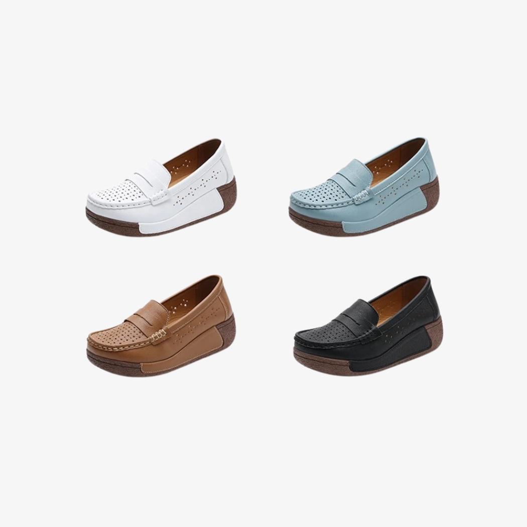 Mocassins compensés pour femme en cuir perforé, disponibles en plusieurs couleurs : blanc, bleu, marron et noir. Ces chaussures élégantes allient confort et style grâce à leur semelle épaisse marron texturée et leur design respirant avec des perforations décoratives. Parfaits pour un usage quotidien.
