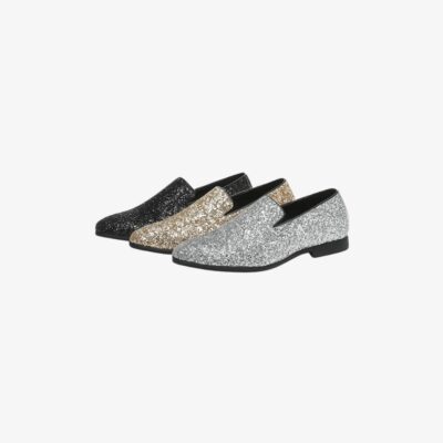 Mocassins de mariage pour homme, ornés de paillettes scintillantes, disponibles en noir, doré et argenté. Ces chaussures élégantes et audacieuses apportent une touche glamour et festive, parfaites pour compléter une tenue formelle lors d'occasions spéciales.