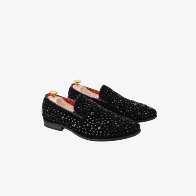 Mocassins de mariage pour homme en daim, ornés de paillettes métalliques scintillantes sur le dessus. Ces chaussures élégantes apportent une touche de luxe et de glamour à une tenue formelle, idéales pour une occasion spéciale.