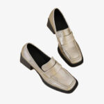Mocassin doré à talon en cuir